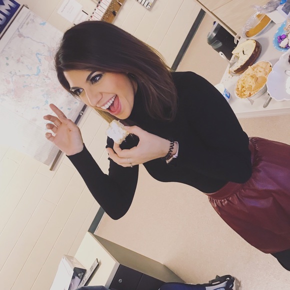 Meet your Posher, Ayla - Picture 4 of 7